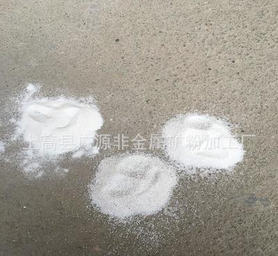 批发纯白圆粒石英砂与石英粉 人造草坪专用橡胶颗粒的规格、价格与厂家全解析
